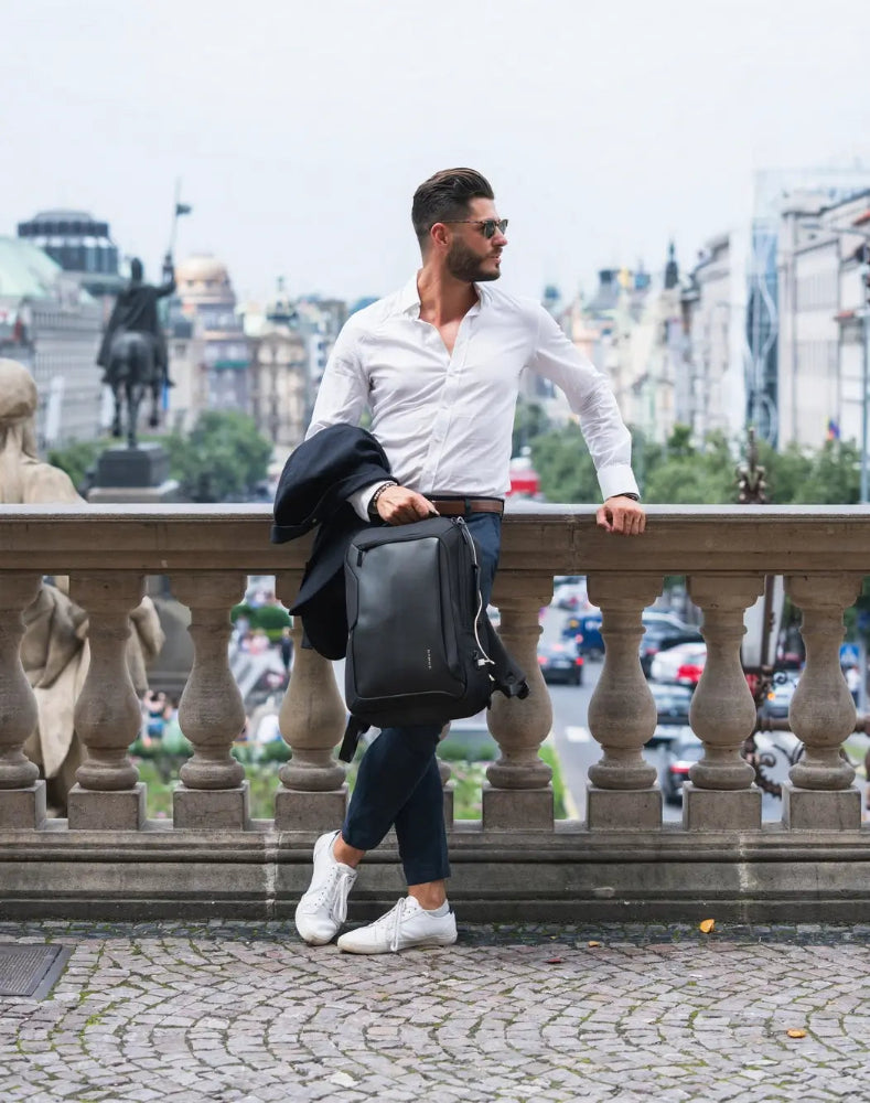 Laptoprucksack PRO-UX mit 15,6 Zoll Laptopfach und viel Stauraum. Für Damen und Herren.